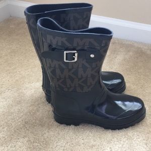 Women’s short rain boots